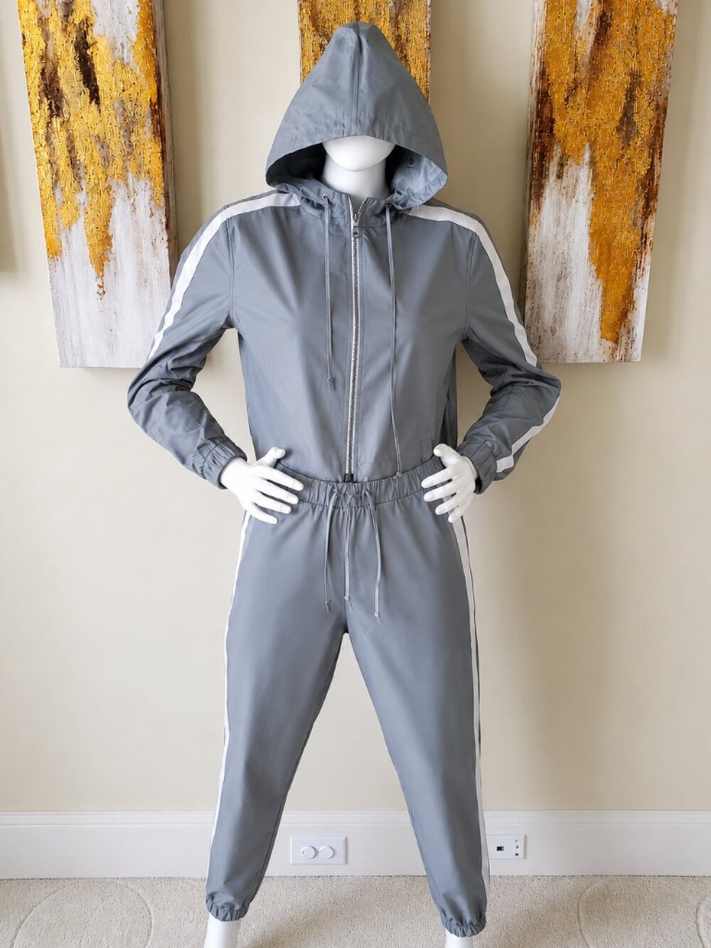 Hot & Delicious Women's Gray Reflective Hooded Tracksuit SZ S